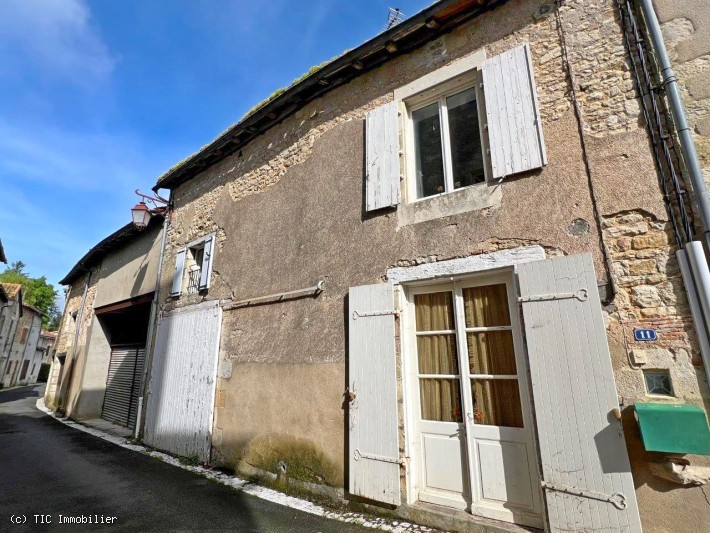 2 Bedroom Stone House With Garage In A Delightful Town
