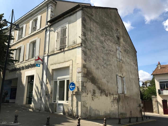Building With Ground Floor Offices And Potential for Apartment Above- In The Town Centre Of Ruffec