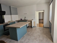 Charmante Maison avec 2 Chambres et Grange - Dans Un Village Pittoresque