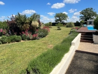 Élégante Demeure Ancienne avec Piscine et Jardin Paysager