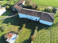 GROS POTENTIELS ! Grande Maison Ancienne Proche de Nanteuil-en-Vallée