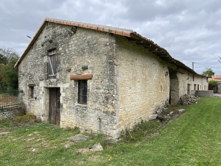 Maison Avec Piscine, Gîte - Secteur Villefagnan