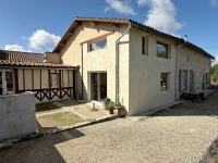 Belle Charentaise Avec 4 Chambres Et Jardin Clos Sur 1433m²