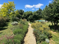 Élégante Demeure Ancienne avec Piscine et Jardin Paysager