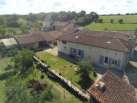 Belle Charentaise Avec 4 Chambres Et Jardin Clos Sur 1433m²