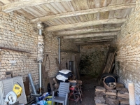 Charmant Ensemble à Vendre Avec 2 Maisons, Granges et Terrain Arboré