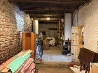 Charmant Ensemble à Vendre Avec 2 Maisons, Granges et Terrain Arboré