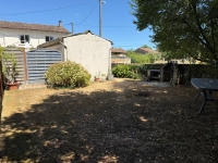 Charmant Ensemble à Vendre Avec 2 Maisons, Granges et Terrain Arboré