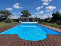 Élégante Demeure Ancienne avec Piscine et Jardin Paysager