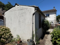 Charmant Ensemble à Vendre Avec 2 Maisons, Granges et Terrain Arboré