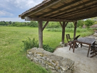 Ensemble Immobilier de Charme avec Maison Principale, Gîte, et Piscine