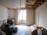 Townhouse To Renovate With Courtyard, Close to Commerce