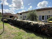 Belle Charentaise Avec 4 Chambres Et Jardin Clos Sur 1433m²