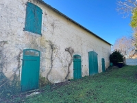 Très Belle Maison du 17e Siècle avec Beau Parc et Dépendances