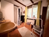 Superbe Maison Avec Gite, 5 Chambres et 6645m2 de Terrain