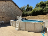 Charmant Ensemble à Vendre Avec 2 Maisons, Granges et Terrain Arboré