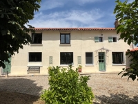 Belle Maison de Campagne avec Vues Magnifiques et Terrain de Golf 2 Trous! - Proche de Nanteuil