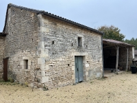 Très Belle Maison de 4 Chambres avec plus d'Un Hectare de Terrain