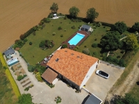 Élégante Demeure Ancienne avec Piscine et Jardin Paysager