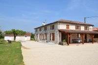 Maison Ancienne Avec 5 Chambres Et Diverses Dépendances Sur Un Terrain De 73105m²