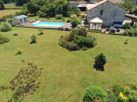 Élégante Demeure Ancienne avec Piscine et Jardin Paysager