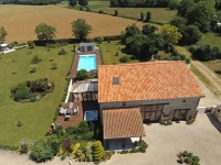 Élégante Demeure Ancienne avec Piscine et Jardin Paysager