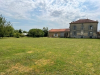 Magnifique Maison de Maître sur plus d'un Hectare de Terrain et avec de Belles Dépendances