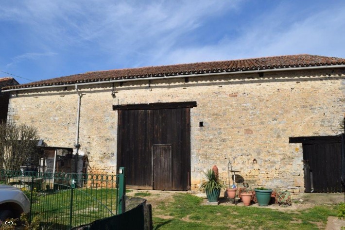 Three Barns To Renovate Tic Ruffec