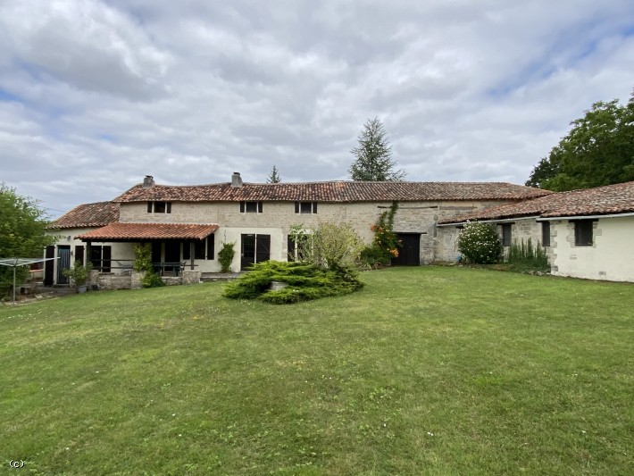 4 Bedroom Renovated Country House With 3 Bedroom Gîte And Swimming Pool