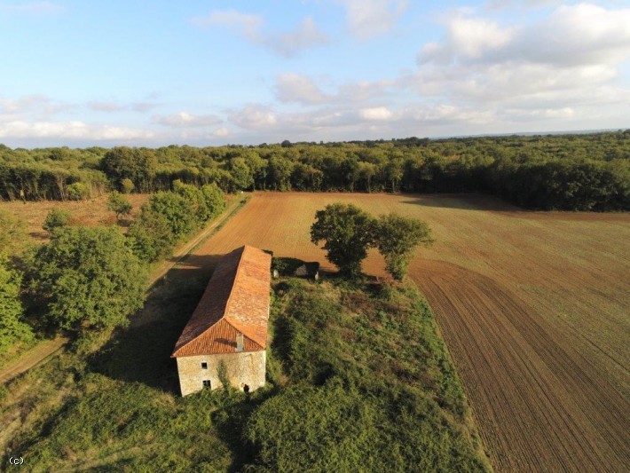 NO NEIGHBOURS NEAR - Beautiful House to Renovate With Attached Barn In The Middle Of The Countryside
