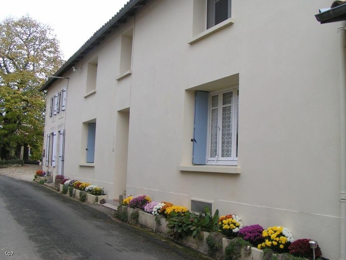 Attractive House With Gite And Apartment