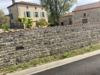 Très Belle Maison de 4 Chambres avec plus d'Un Hectare de Terrain