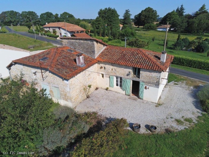 Charming Country House with Beautiful Gardens Close To Champagne Mouton & Confolens