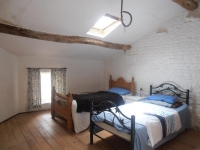 Townhouse To Renovate With Courtyard, Close to Commerce