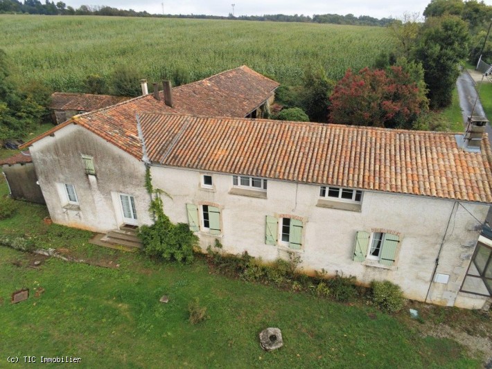 Old 4 Bedroom House with Outbuildings