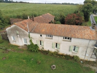 Maison Ancienne de 4 Chambres avec Dépendances