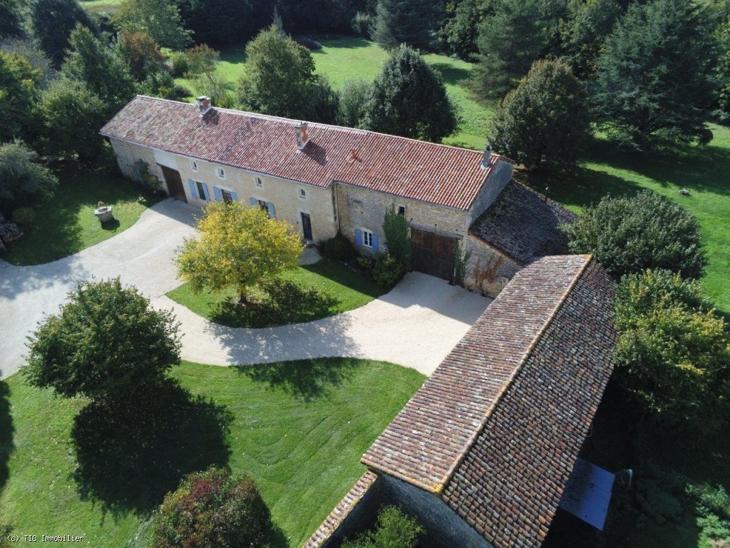 Superbe Gentilhommière du XVIIe Siècle avec plus d'un Hectare de Terrain