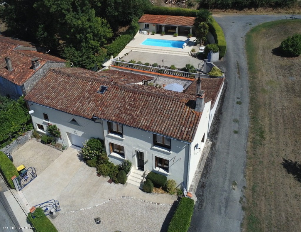 Joli Maison de Campagne 3kms de Mansle-Les-Fontaines