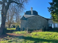 Très Belle Maison du 17e Siècle avec Beau Parc et Dépendances