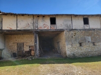 Belle Maison en Pierre avec de Nombreuses Dépendances au Coeur de Ruffec