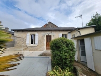 Jolie Maison avec Garage et Jardin au Cœur de Ruffec