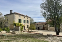 Très Belle Maison de 4 Chambres avec plus d'Un Hectare de Terrain