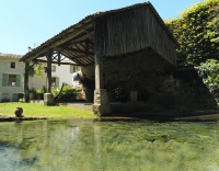 Ancien Moulin dans un Cadre Idyllique