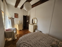 Ensemble Immobilier de Charme avec Maison Principale, Gîte, et Piscine