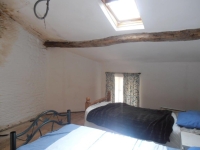 Townhouse To Renovate With Courtyard, Close to Commerce