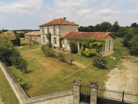 Magnifique Maison de Maître sur plus d'un Hectare de Terrain et avec de Belles Dépendances