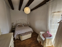 Ensemble Immobilier de Charme avec Maison Principale, Gîte, et Piscine