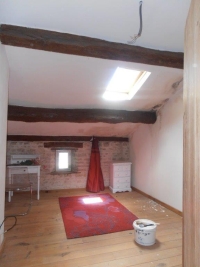 Townhouse To Renovate With Courtyard, Close to Commerce