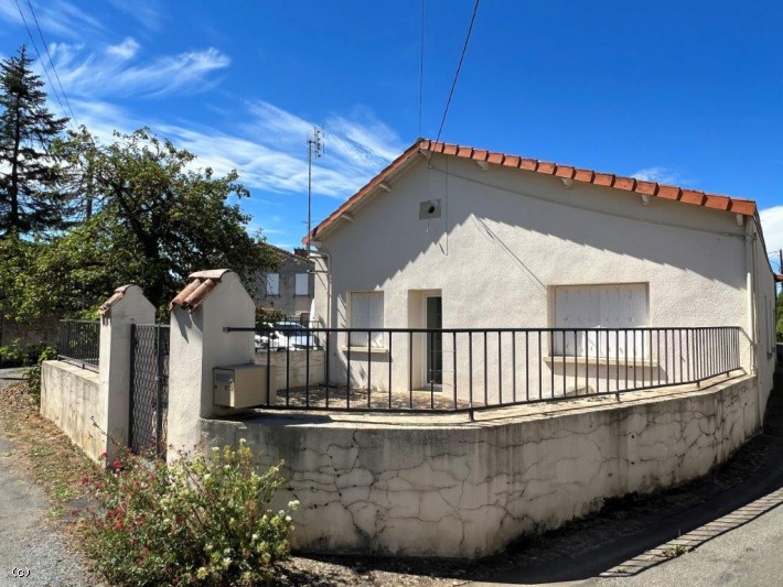 3 Bedroom House in Very Good Condition On The Outskirts of Ruffec