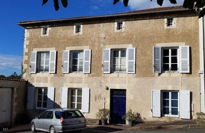 18th Century Town House With Guest Gîte And Outbuildings On Over One Acre